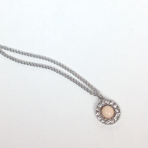 Round pink stone necklace - Picture 2 of 5